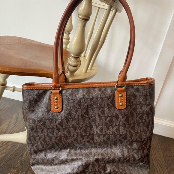 Michael Kors - Picture 2 of 3